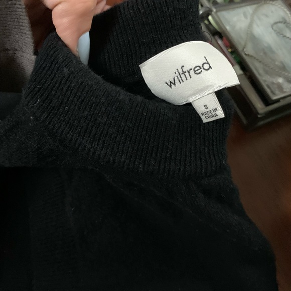Wilfred turtleneck size small - Picture 2 of 3